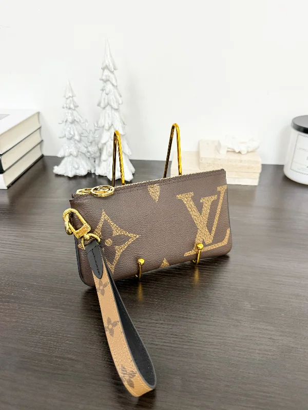 Louis Vuitton Twist bags with a snakeskin - effect panel for a bold lookLOUIS VUITTON 2020 Monogram Giant Rectangular Wristlet Pouch