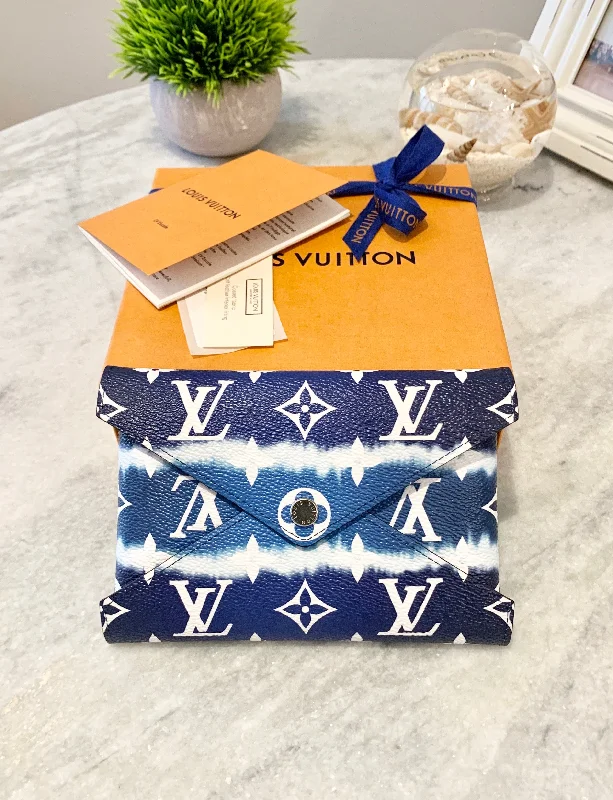 Louis Vuitton bags with a detachable mirror inside for on - the - go touch - upsLOUIS VUITTON 2020 Monogram LIMITED EDITION Escale Medium Kirigami Pochette In Blue