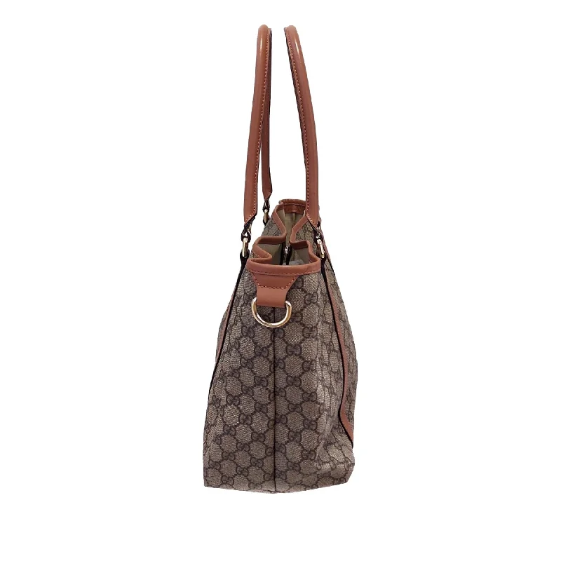 Women Gucci bags with a snap - button closure and a decorative charmGucci Medium GG Supreme Joy Tote (SHG-kILUcy)