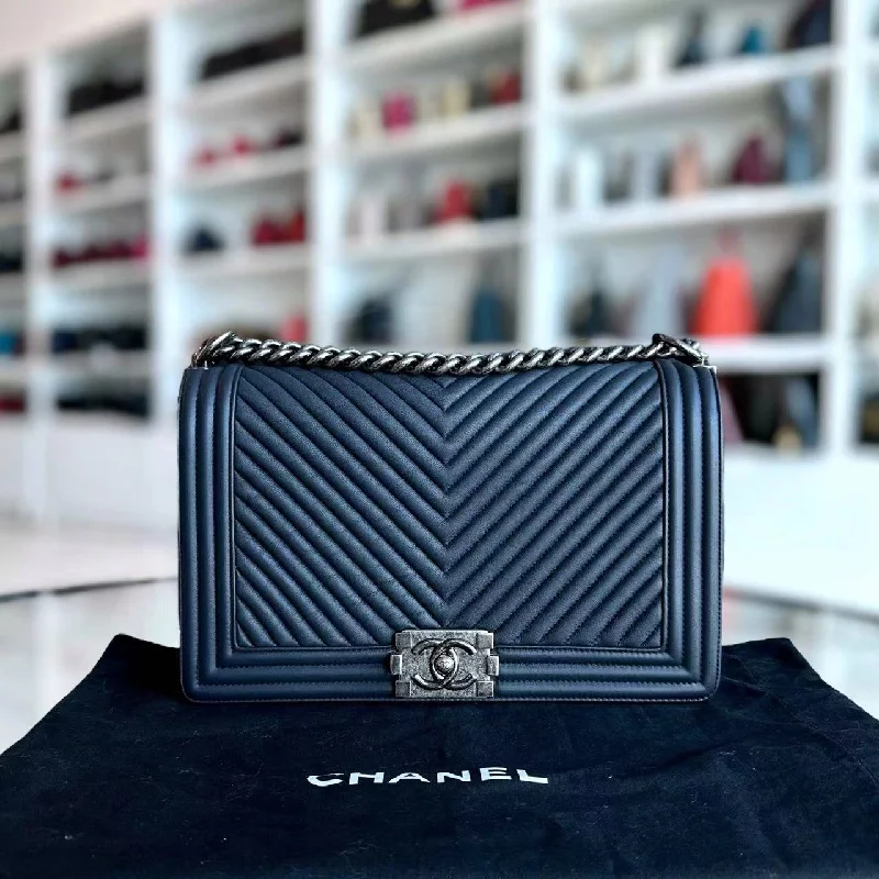 Chanel Chain Strap Handbag for Everyday UseBoy New Medium 28CM Chevron Lambskin Dark Blue Leboy RSHW No 20