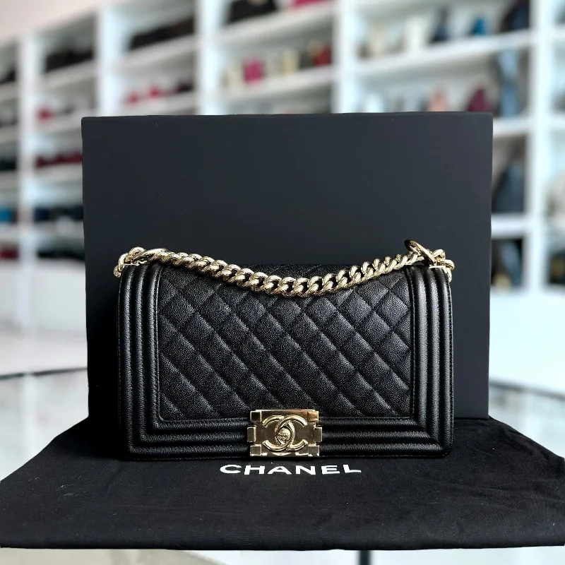 Chanel Designer Handbag with Unique DesignCaviar Boy Old Medium 25CM Quilted Calfskin Leboy Black GHW No 23