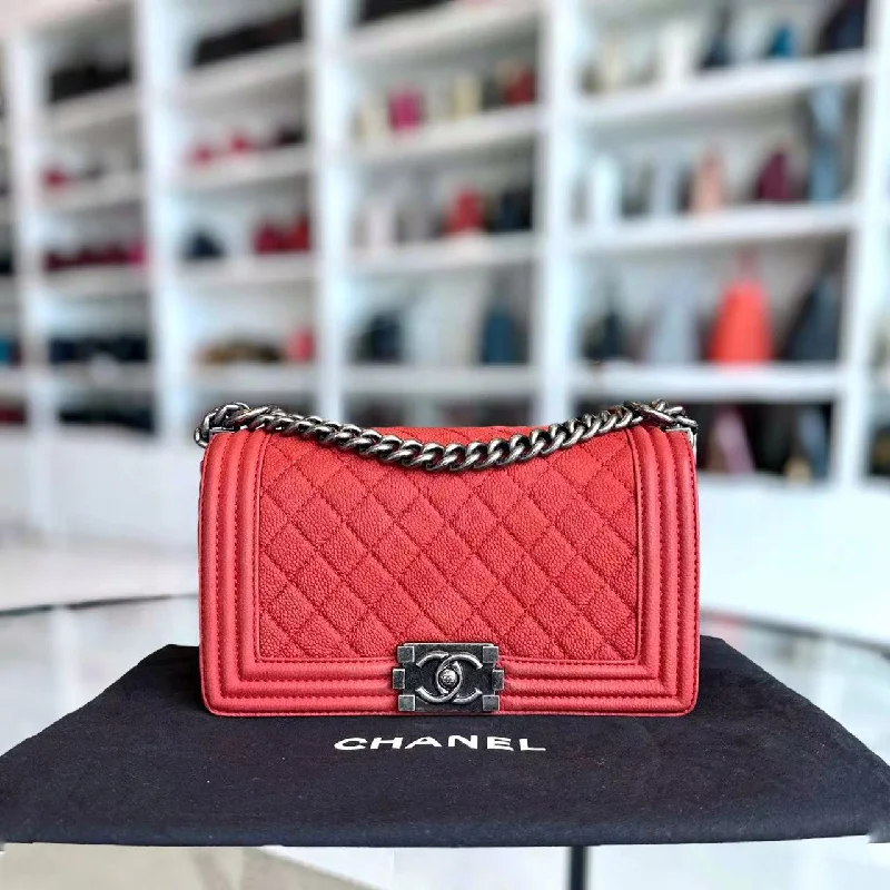 Chanel Lightweight Handbag for Daily ErrandsCaviar Boy Old Medium 25CM Quilted Suede Calfskin Red Leboy Silver Hardware Series 18