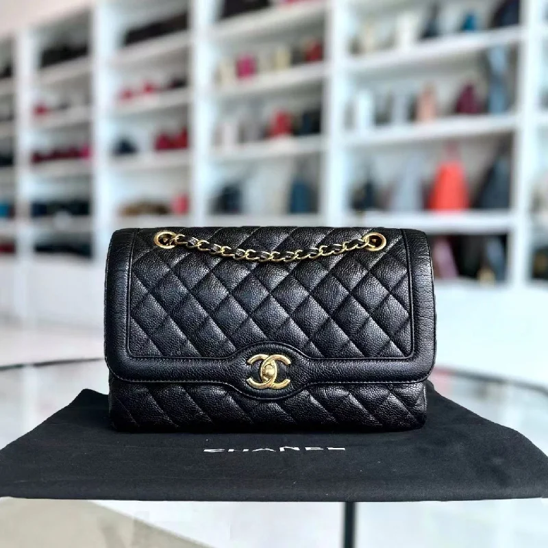 Chanel Designer Handbag with Unique DesignCaviar Seasonal Flap Two Tone Quilted Grained Calfskin Golden Hardware Series 21