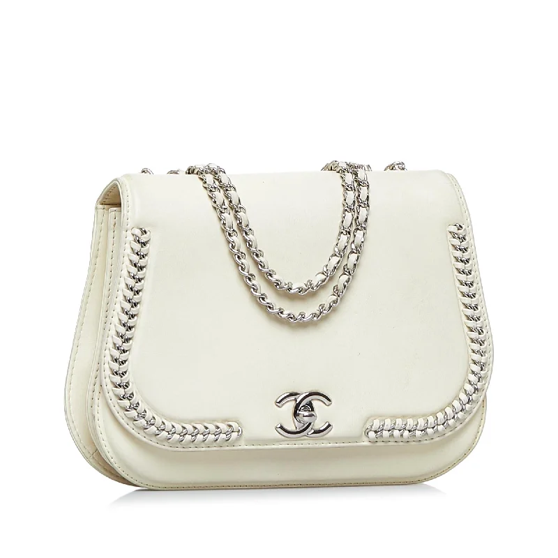 Chanel Chain Strap Handbag for Everyday UseChanel CC Chain Shoulder Bag (OsupLY)