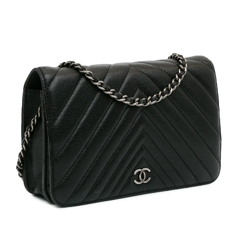 Chanel Limited Edition Handbag for CollectorsChanel CC Chevron Calfskin Wallet On Chain (Q3rRL6)