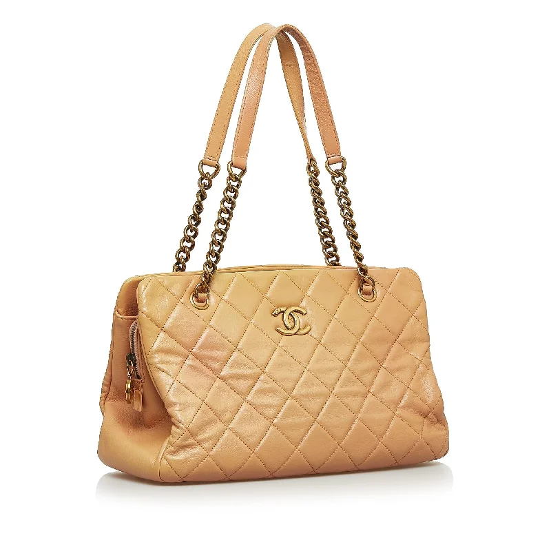 Chanel Luxury Handbag for High - End EventsChanel CC Crown Shoulder Bag (vupW7L)