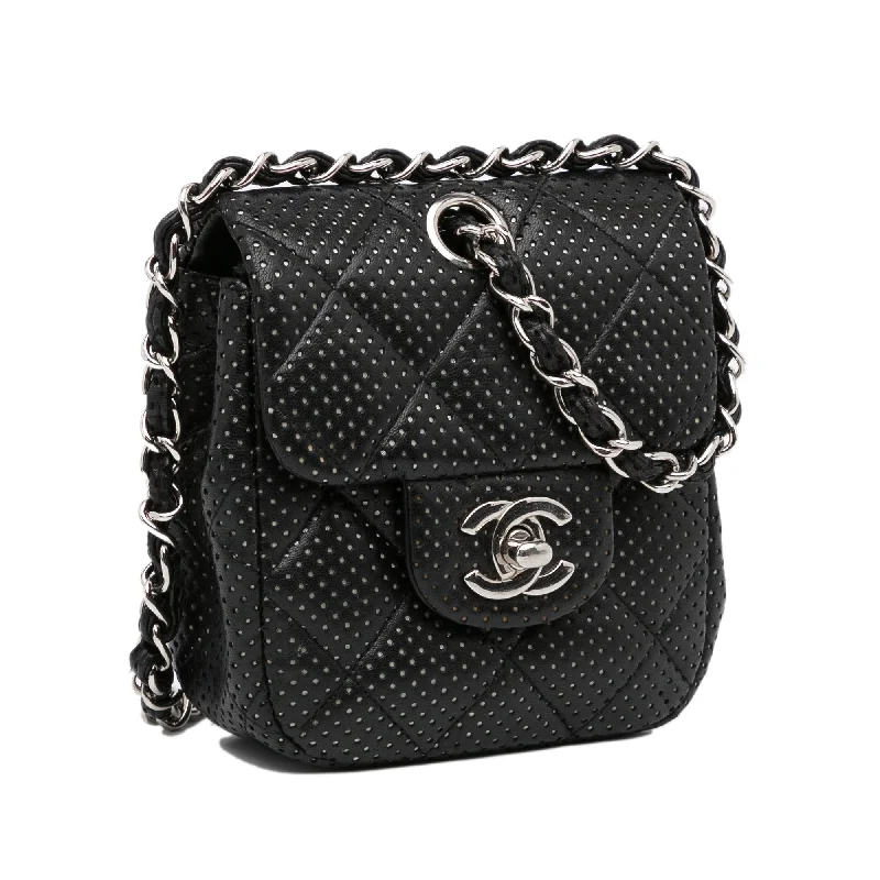 Chanel Chain Strap Handbag for Everyday UseChanel CC Flap Crossbody Bag (yp0DDa)