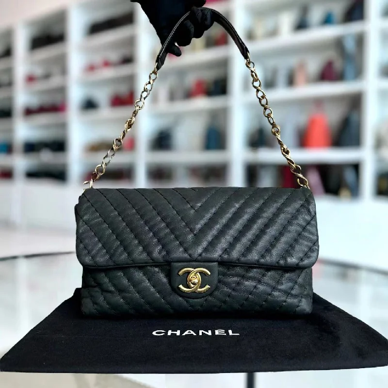 Chanel Luxury Handbag for High - End EventsChevron V-Stich Seasonal Classic Flap Black GHW NO 14