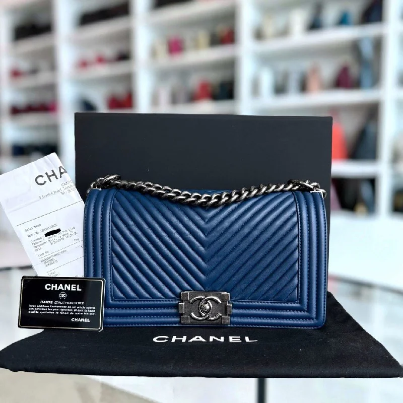 Chanel Classic Flap Bag for Evening Party*Receipt, Full Set* Chanel Boy Old Medium 25CM Chevron Lambskin Leboy Dark Blue RSHW No 24