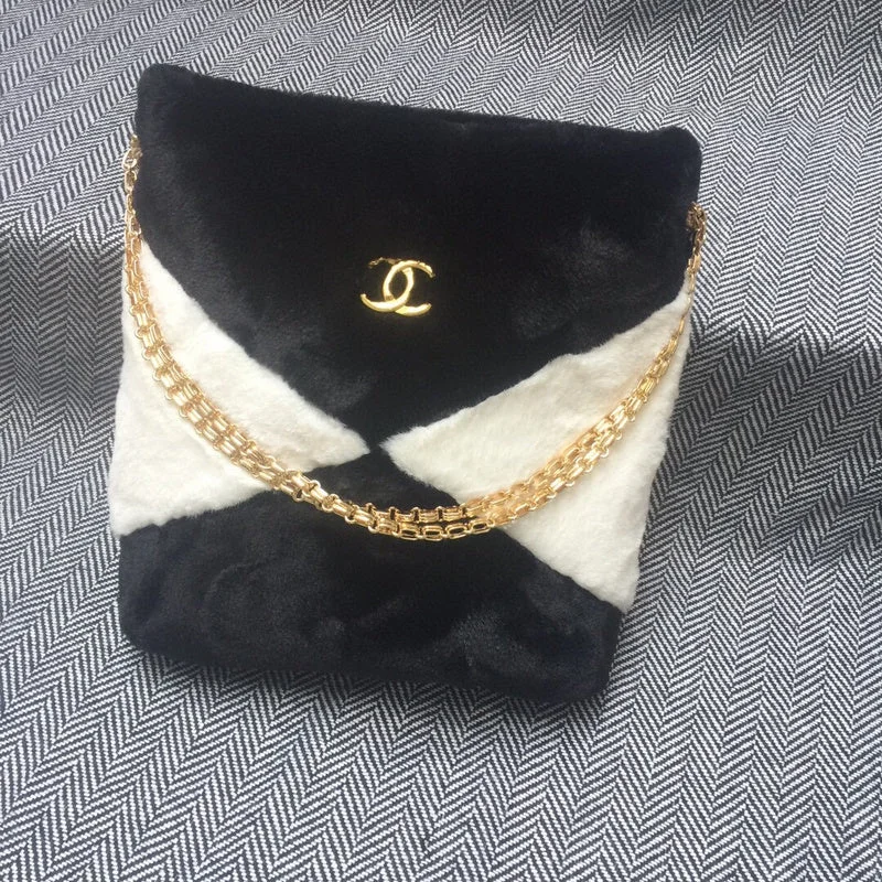 Chanel Handbag with Adjustable Strap for ComfortWF - Chanel Bags - 1426