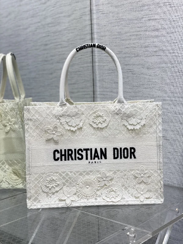 Luxury Christian Dior crossbody bags with a chain - link strapChristian Dior - Luxury Bags  158