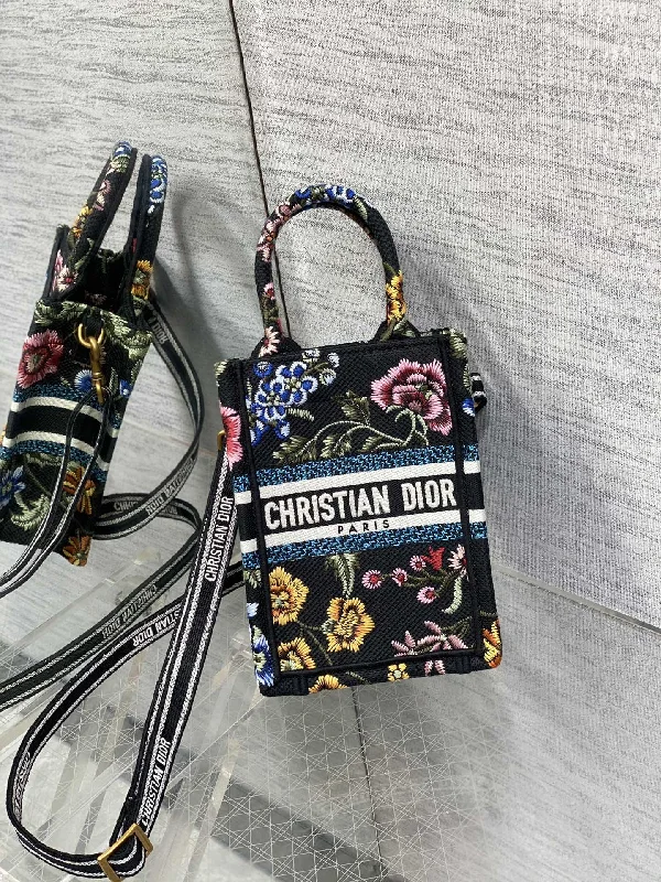 Luxury Christian Dior crossbody bags with a chain - link strapChristian Dior - Luxury Bags  161