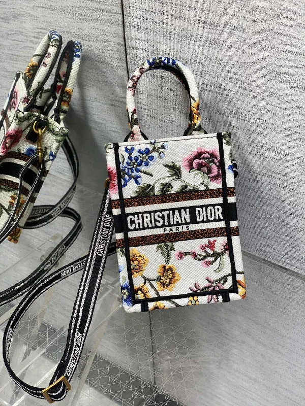 High - fashion Christian Dior bags with a geometric patternChristian Dior - Luxury Bags  162