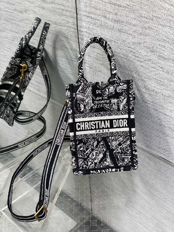 High - fashion Christian Dior bags with a geometric patternChristian Dior - Luxury Bags  165