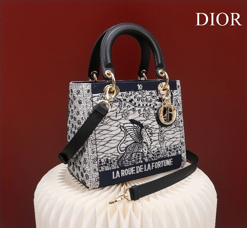 Trendsetting Christian Dior crossbody bags with a colorful strapChristian Dior - Luxury Bags  181