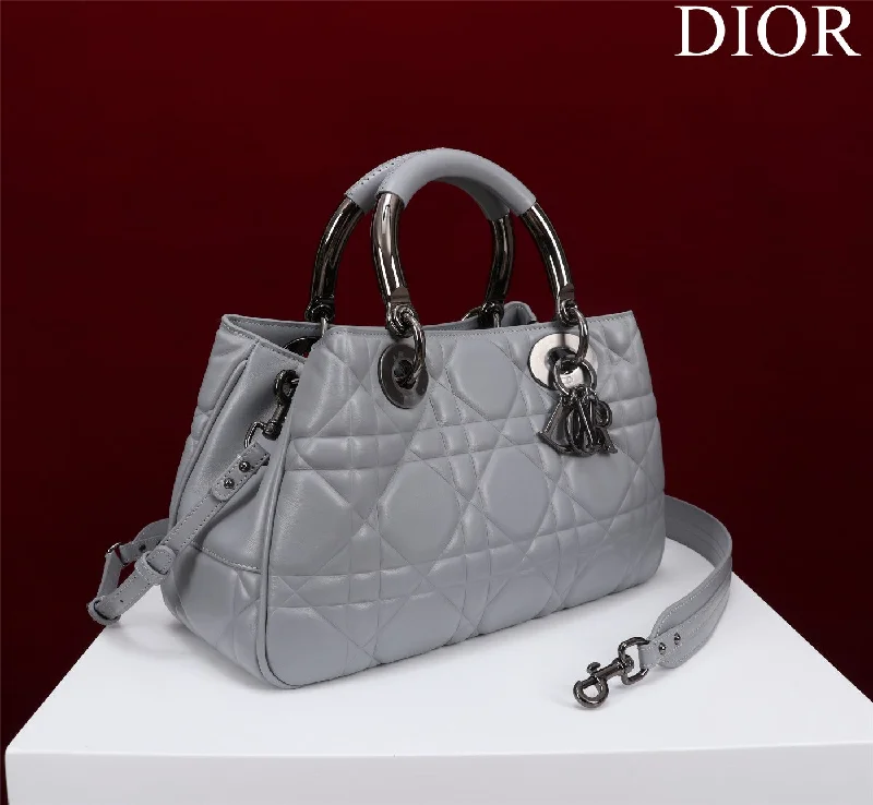 Christian Dior tote bags with a double - handle and shoulder - strap optionChristian Dior - Luxury Bags  206