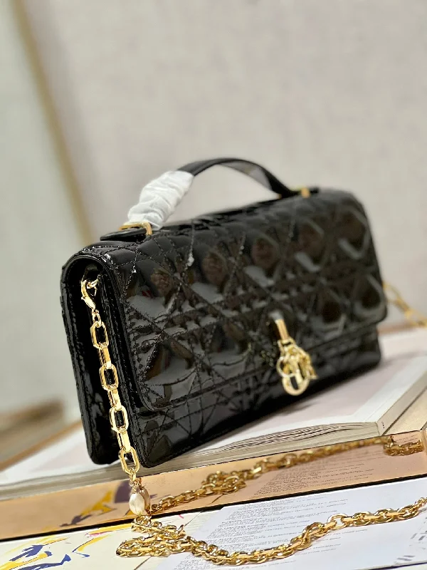 Luxury Christian Dior crossbody bags with a chain - link strapChristian Dior - Luxury Bags  222